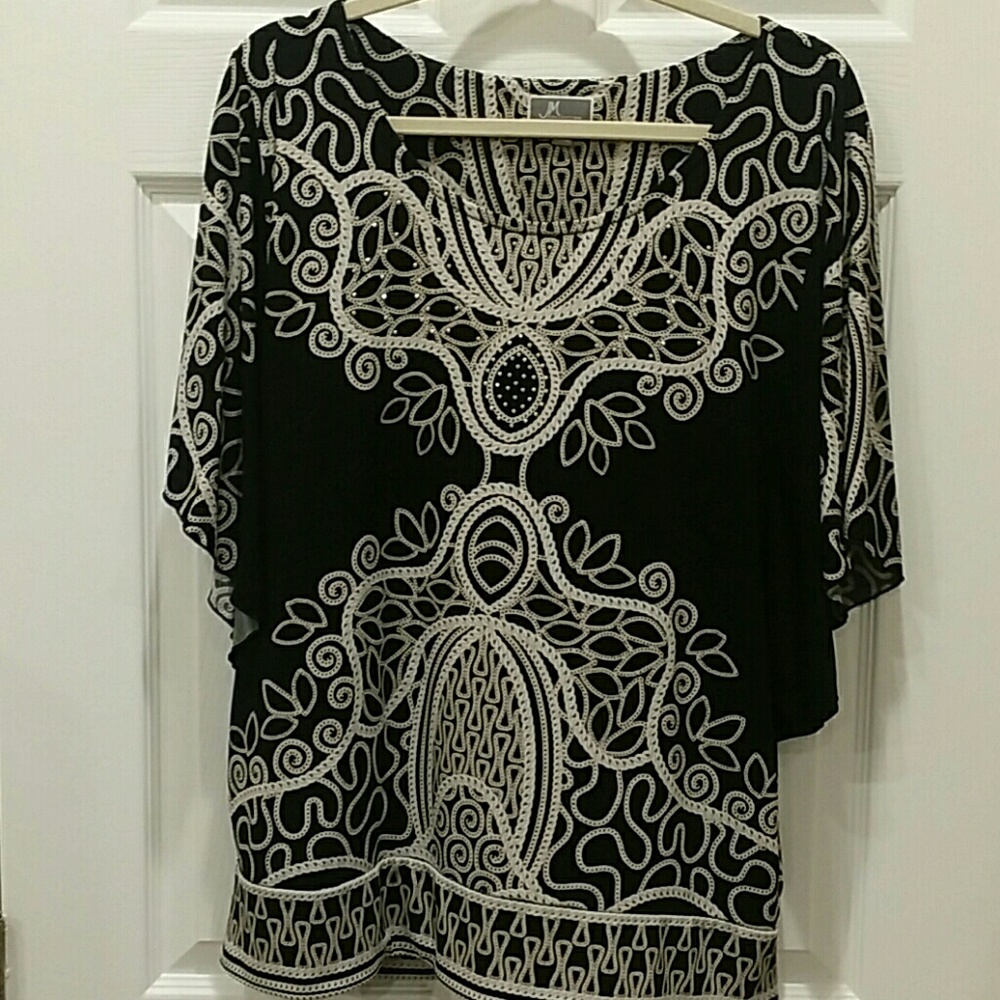 💕Summer Sale💕Studded Blouse- EUC!!! Reduced!